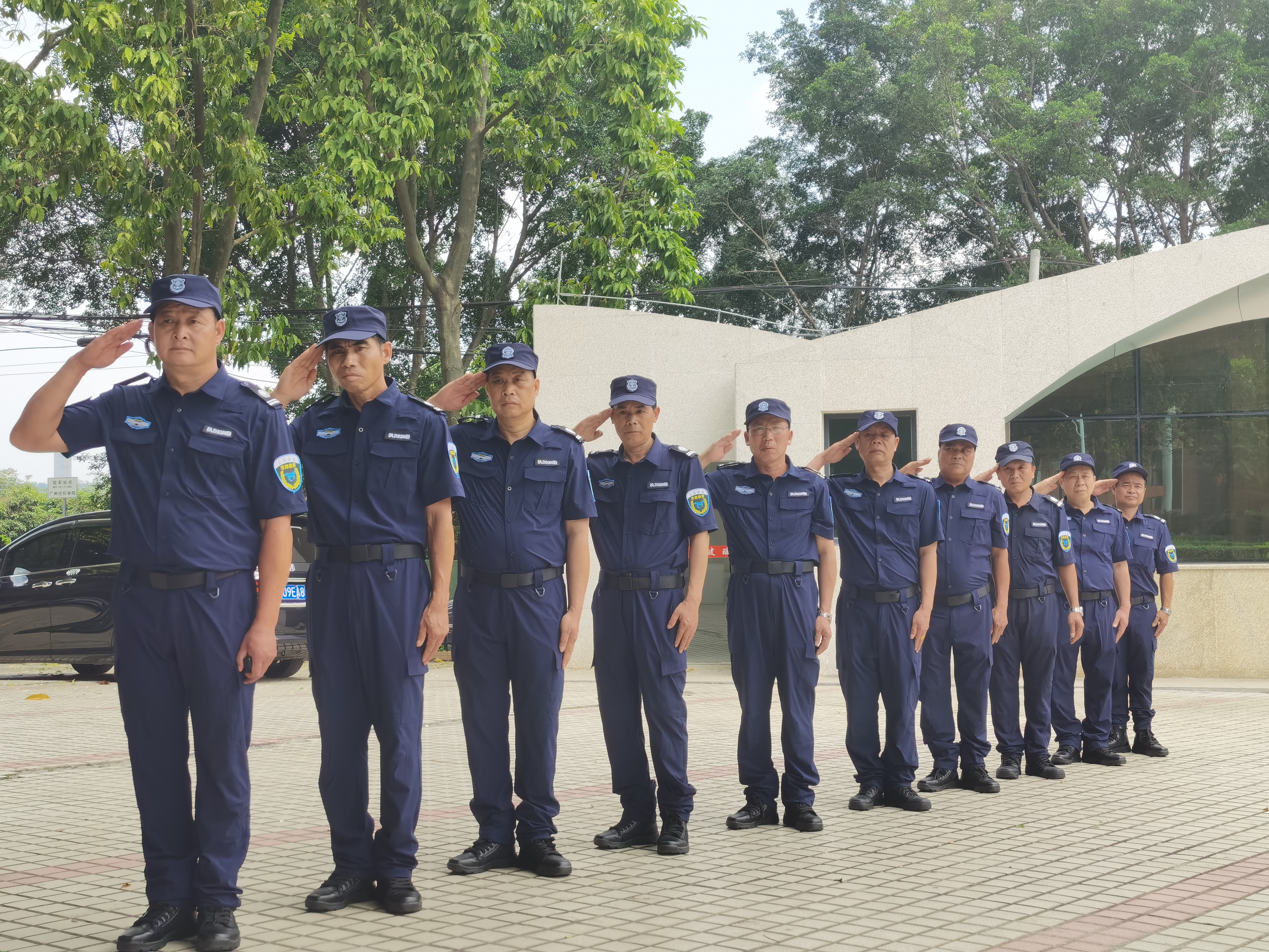 龙翔保安顺利接防广州市纺织服装职业学校安保工作(图5)